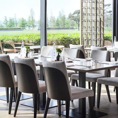 Tessuto moderno di legno solido dello schienale della sedia del ristorante ricoperto pranzando sedia
