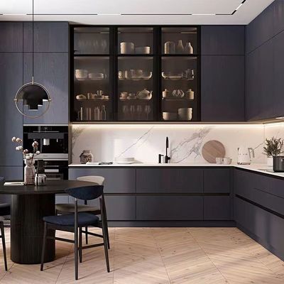 L'armadio da cucina moderno completo dell'hotel ha fissato il multiplo su ordinazione
