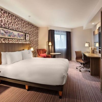 Buon prezzo Mobilia commerciale di legno solida dell'hotel di località di soggiorno degli insiemi di camera da letto dell'hotel della stella della villa in linea