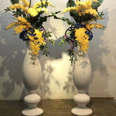 Buon prezzo Vaso di vetro in vetro bianco altamente decorativo in linea